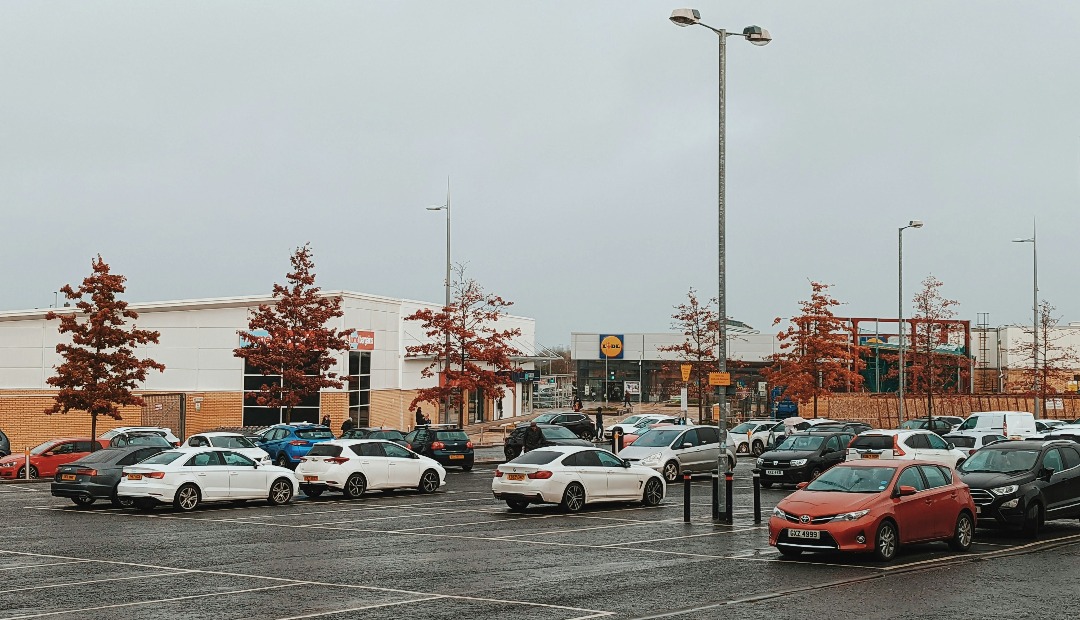 Image for What to Consider When Comparing Transit, Freeway Access, and Nearby Shopping for a Short-Term Rental