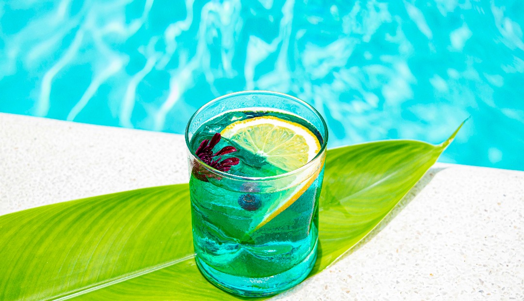 Image for How to Evaluate a Pool, Clubhouse, and Business Center Before You Lease