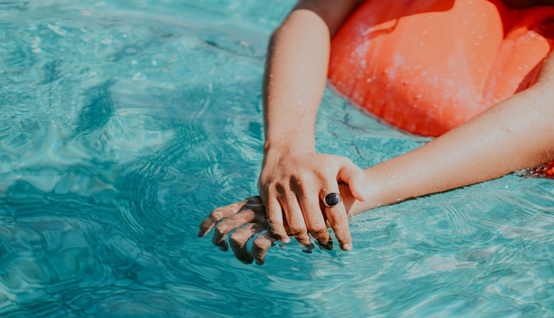 Image for How to Compare Resort-Style Pool Areas When Apartment Hunting
